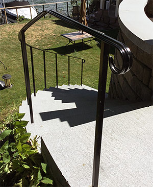 Curved railing